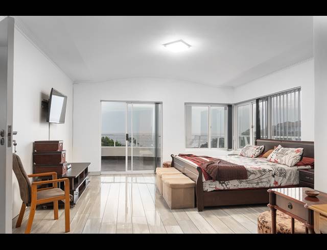 6 BEDROOM HOUSE FOR SALE IN SHEFFIELD BEACH